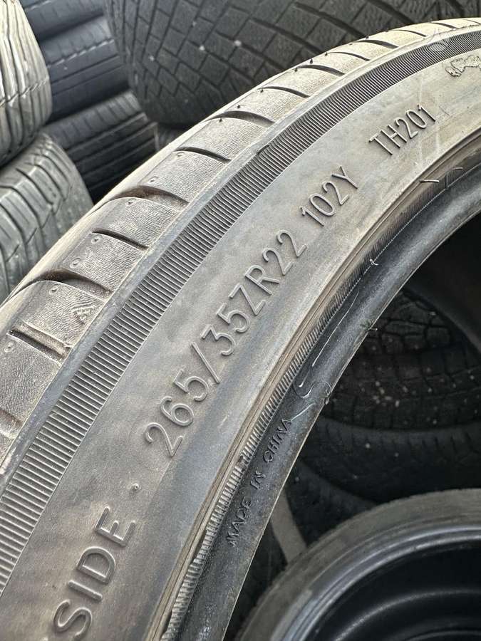 Triangle, summer 265/35 R22