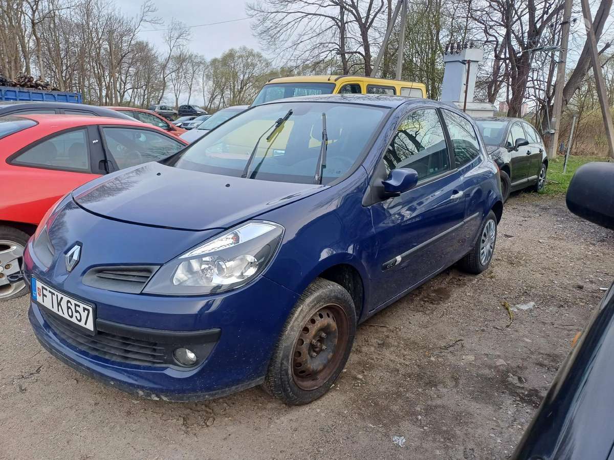 Renault Clio по частям