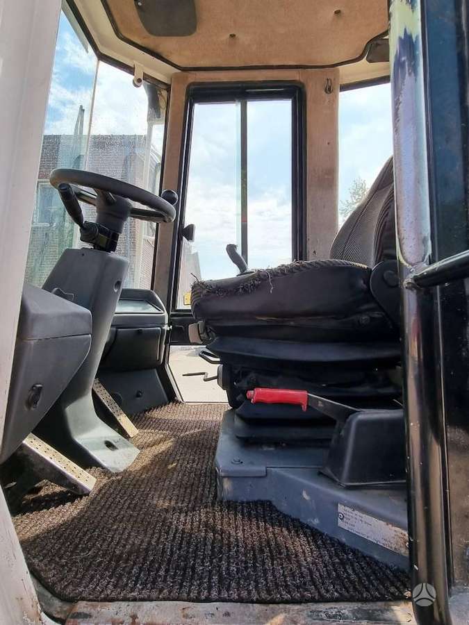 Liebherr L 508, frontaliniai krautuvai