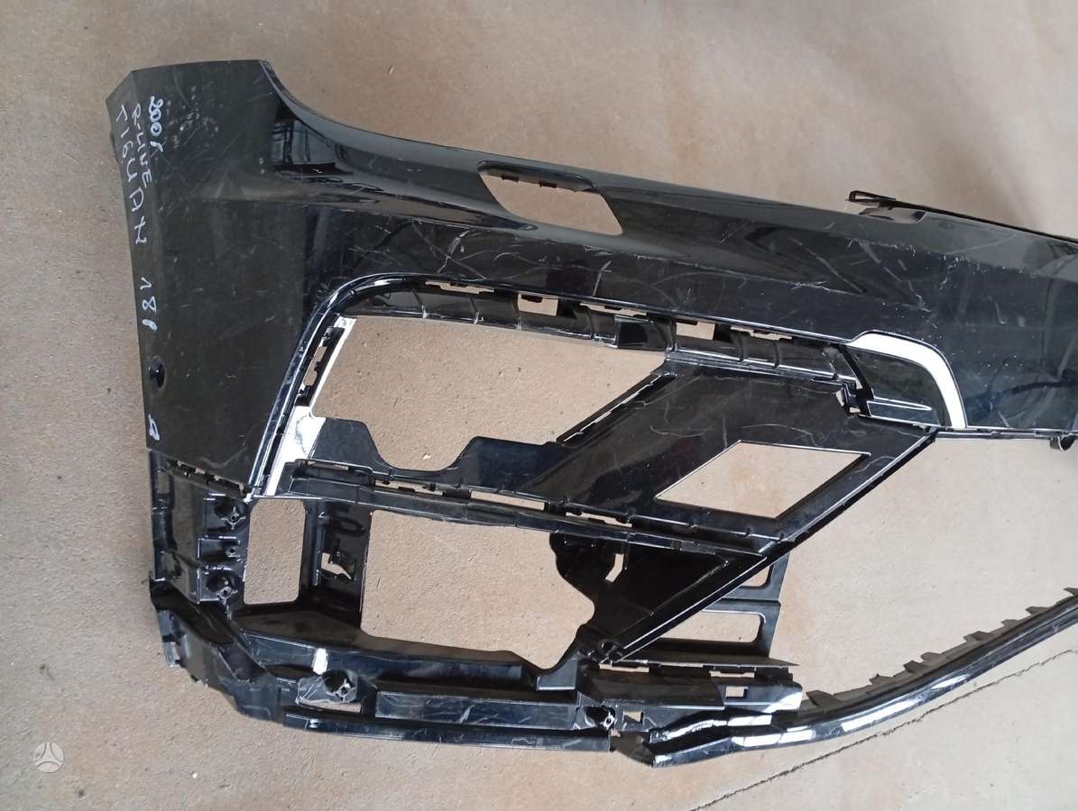 Volkswagen Tiguan bumpers, lights