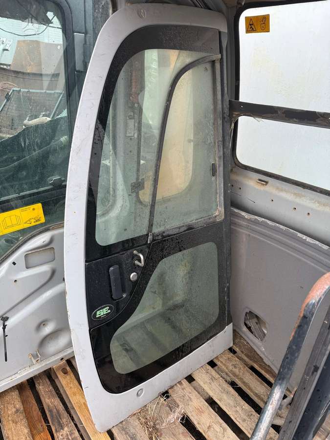 New Holland E215B, construction and road construction equipment
