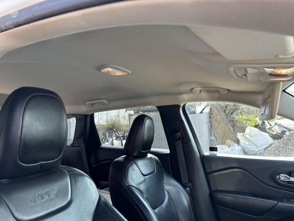 Jeep Cherokee Turim ir 2 2 dyzely