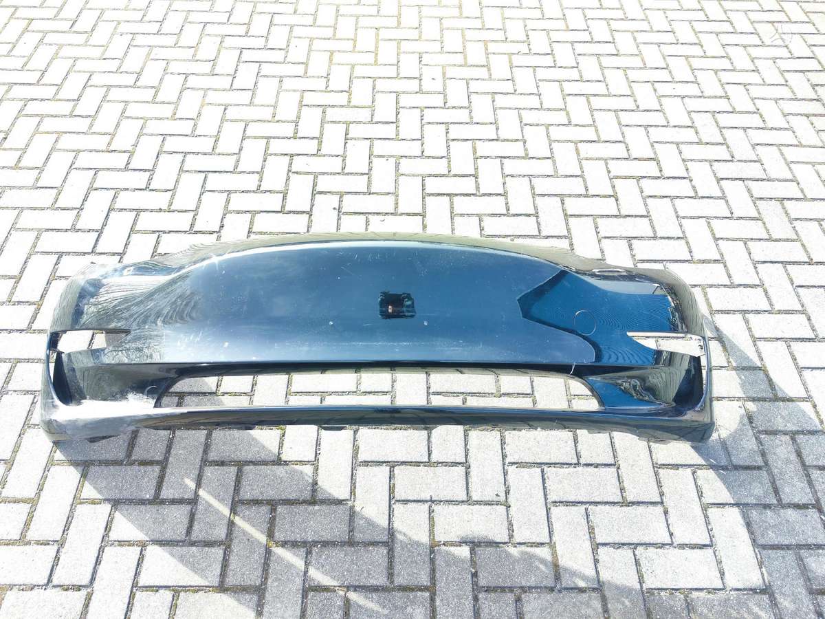 Tesla Model 3 Be parktroniku skyliu