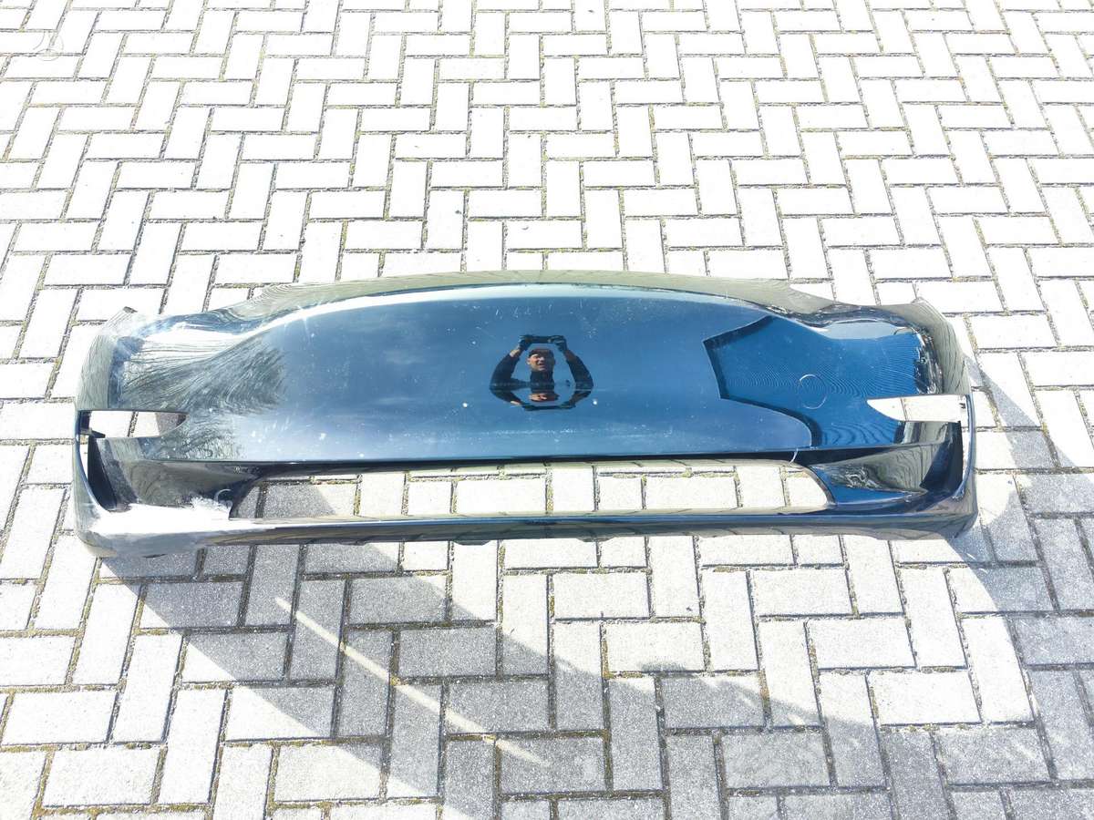 Tesla Model 3 Be parktroniku skyliu