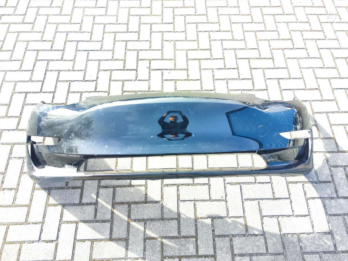 Tesla Model 3 Be parktroniku skyliu