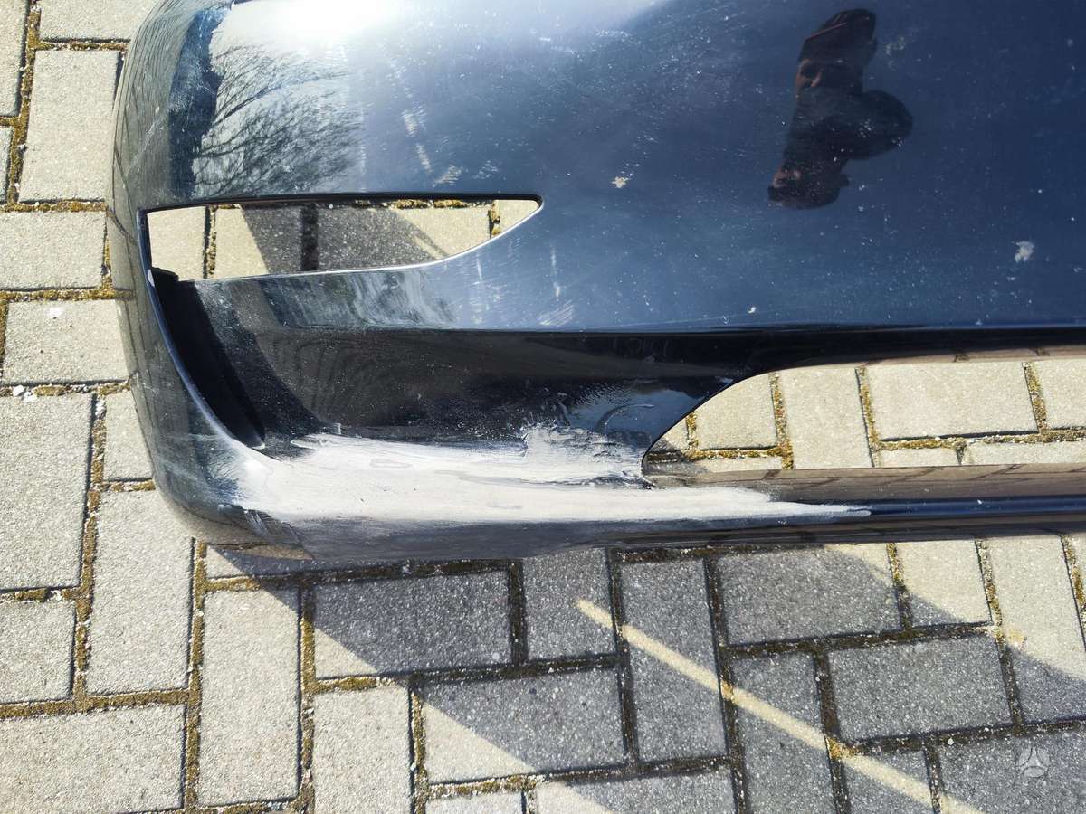 Tesla Model 3 Be parktroniku skyliu