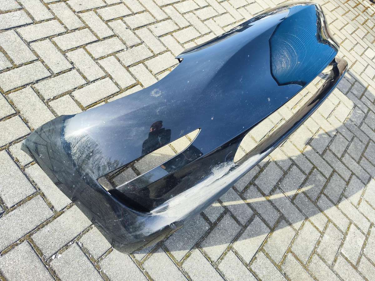 Tesla Model 3 Be parktroniku skyliu