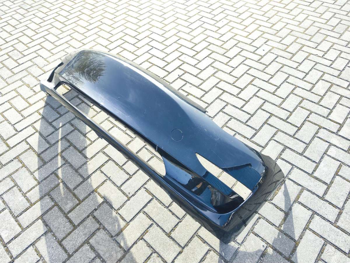 Tesla Model 3 Be parktroniku skyliu