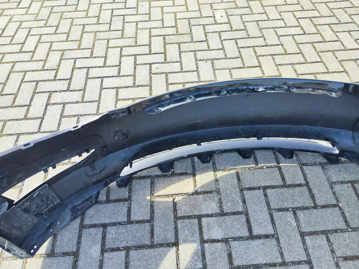 Tesla Model 3 Be parktroniku skyliu