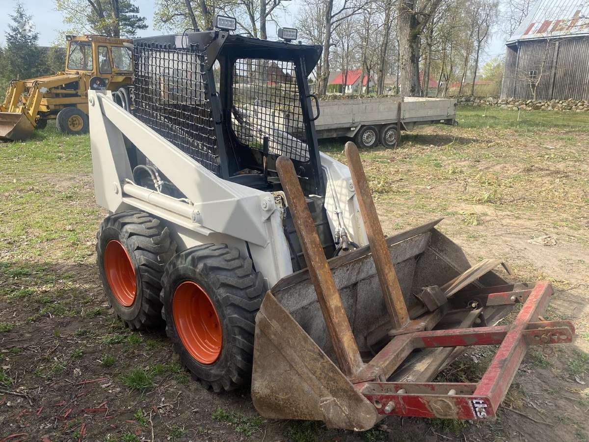 Bobcat 335, mini loaders