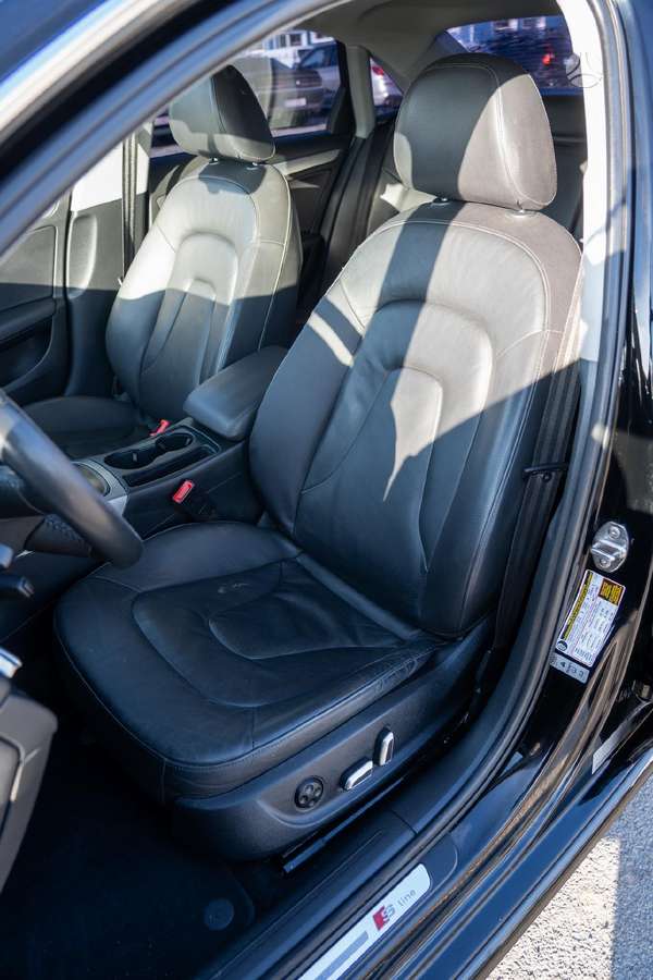 Audi A4, 2.0 l., Седан