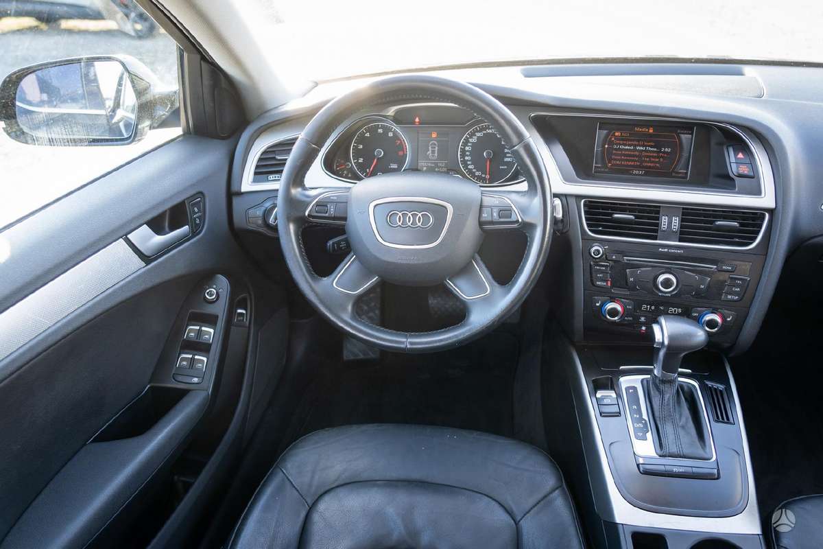 Audi A4, 2.0 l., Седан