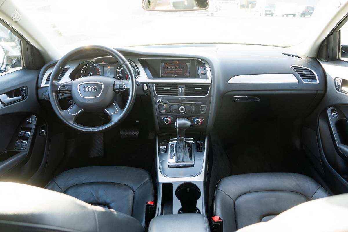 Audi A4, 2.0 l., Седан