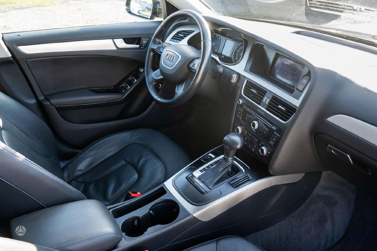 Audi A4, 2.0 l., saloon / sedan