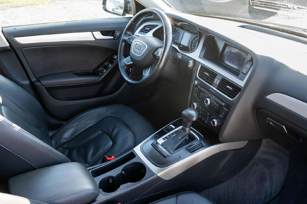 Audi A4, 2.0 l., Седан