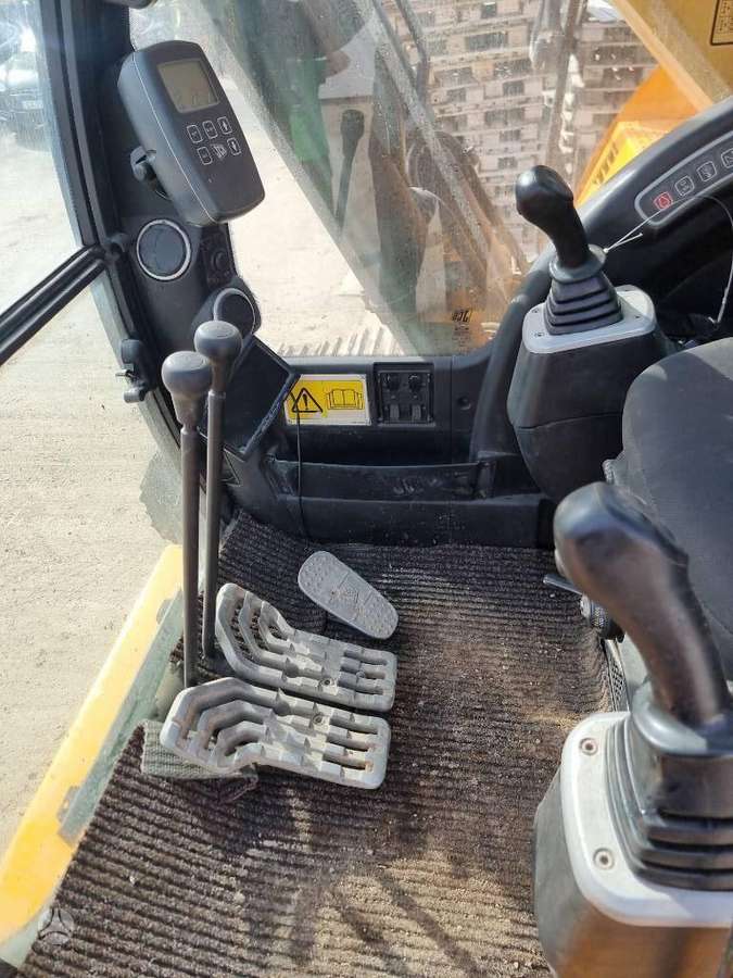 JCB JS220 LC, ekskavatori