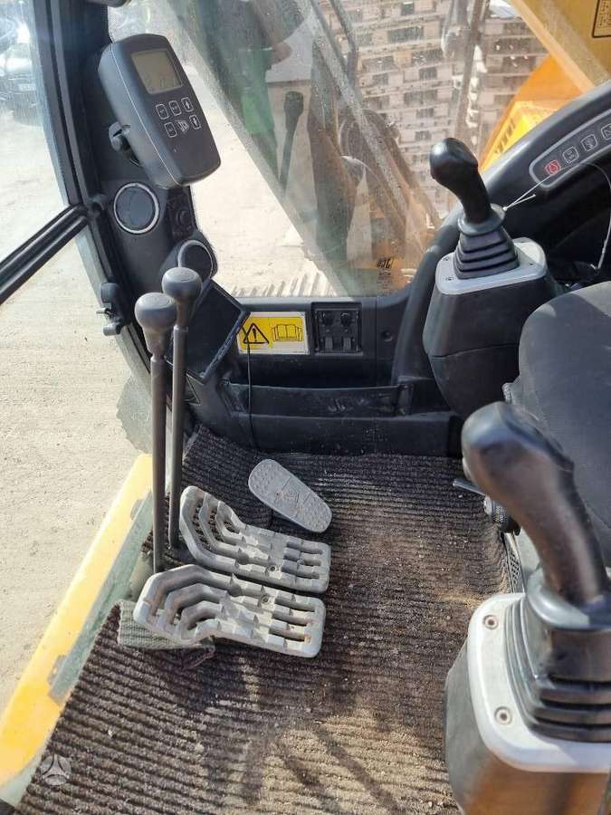 JCB JS220 LC, excavator