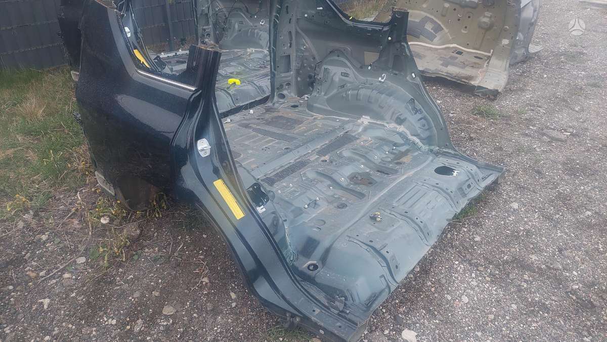 Toyota Land Cruiser, 150 galiniai ketvirciai yra abi puses, Yra kaire ir desine