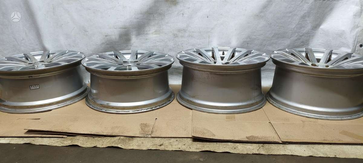 Audi A8 D3, lengvojo lydinio, R20