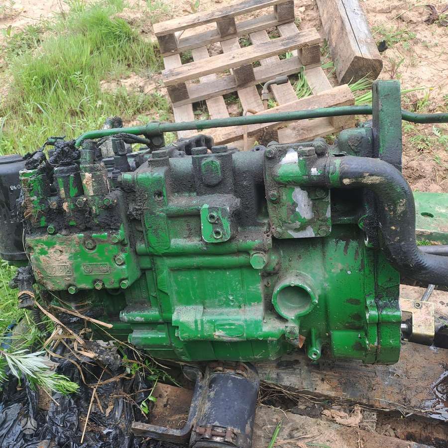 John Deere 6220