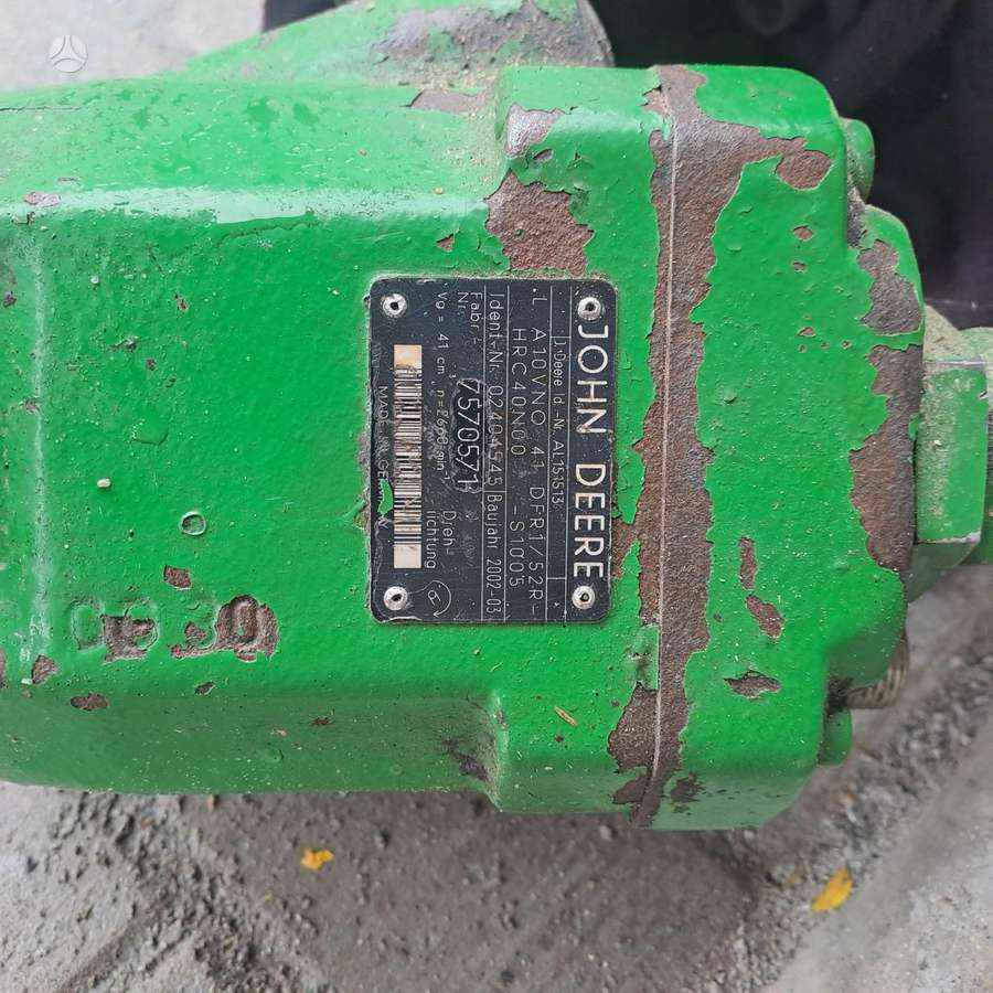 John Deere 6220