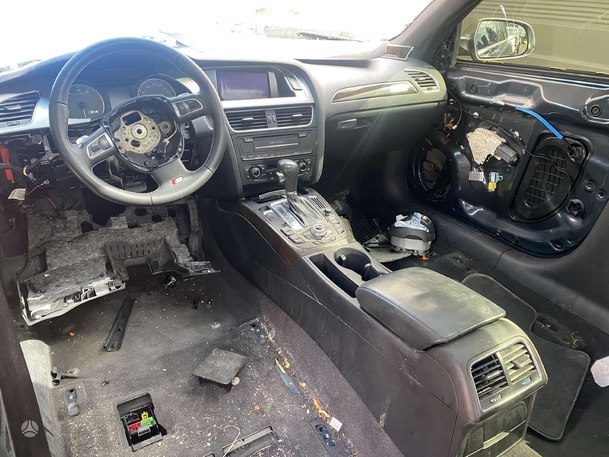 Audi A4 kėbulo dalys
