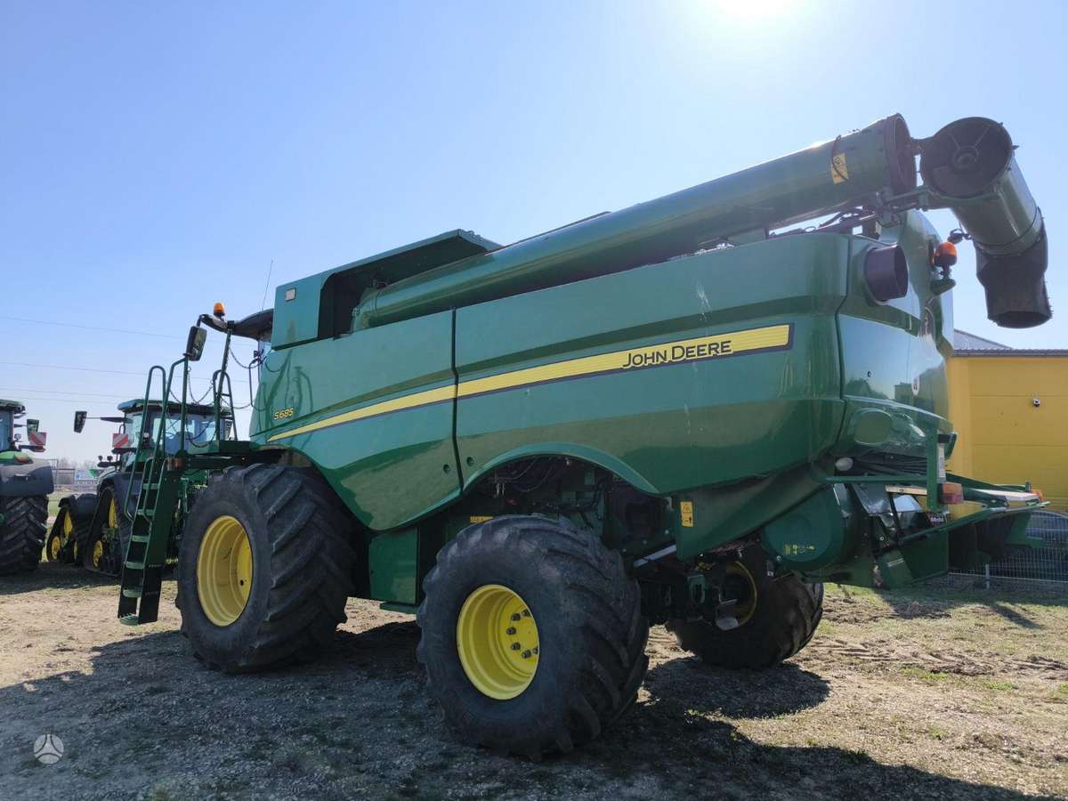 John Deere S685, combine harvesters