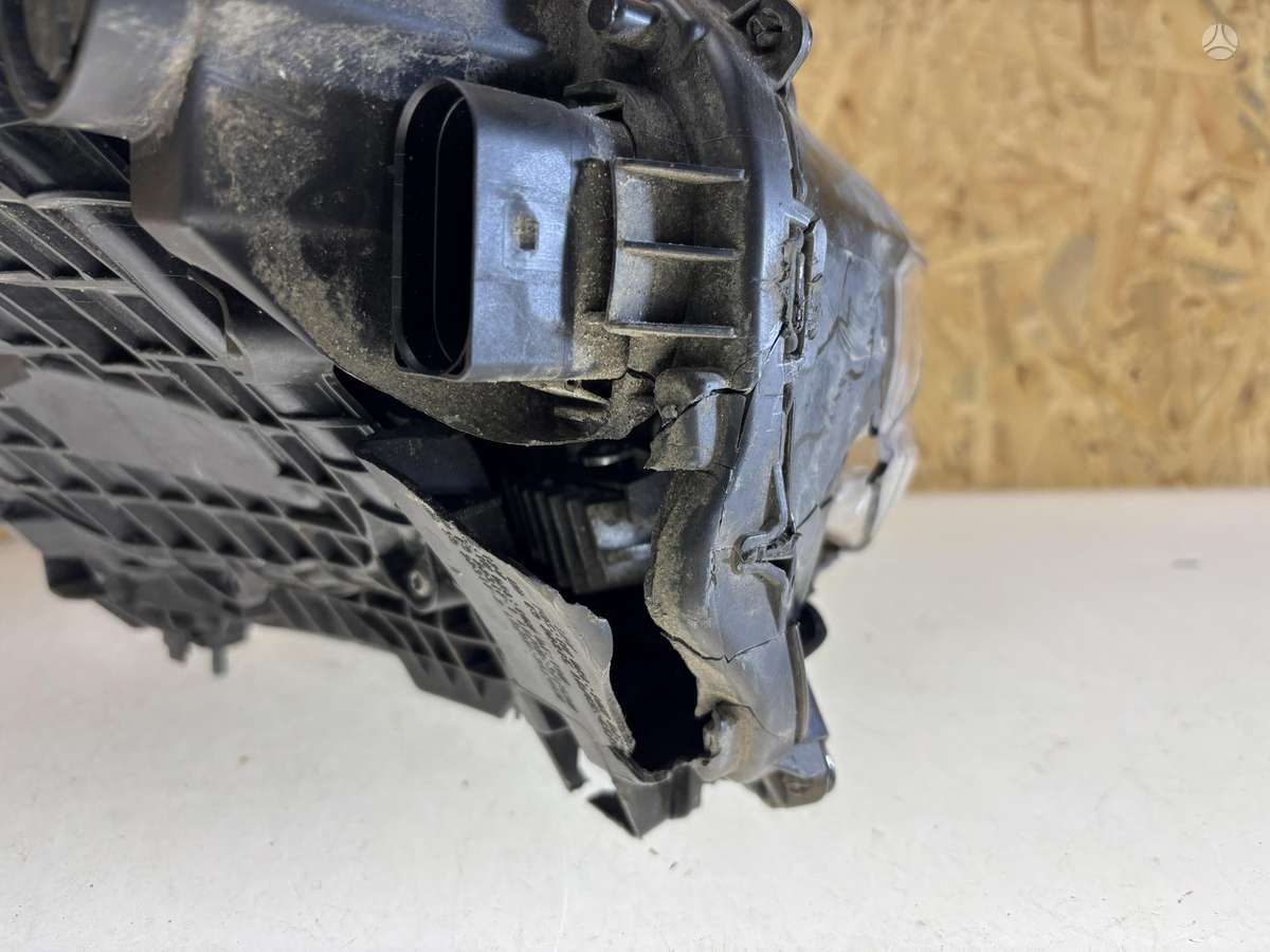 Porsche Taycan, 9J1941032H, Cen25835