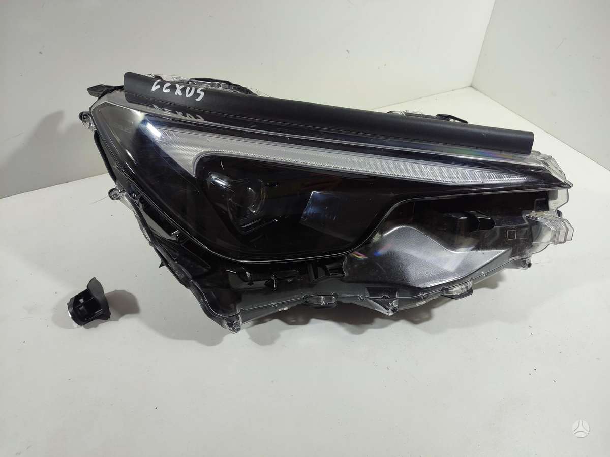 Lexus LBX spārni