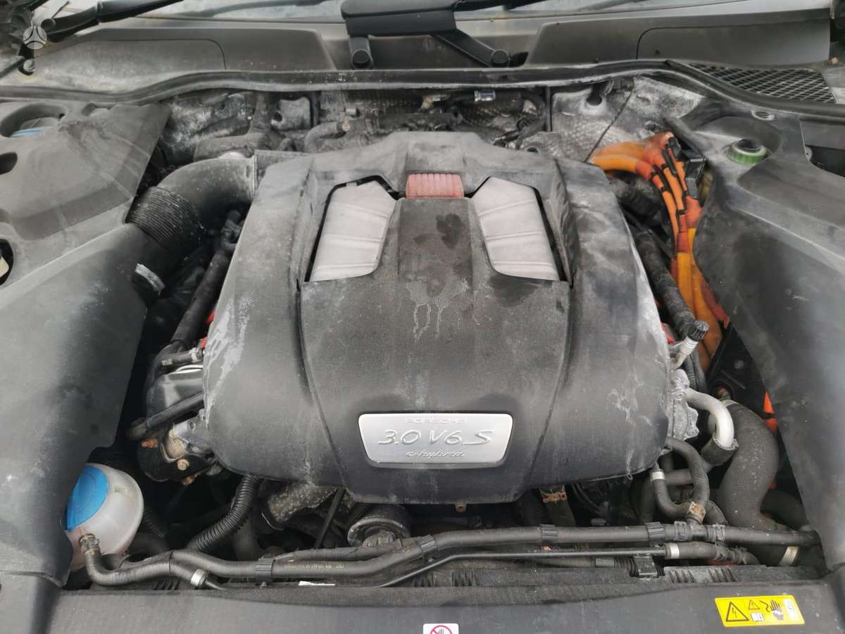 Porsche Cayenne dalimis