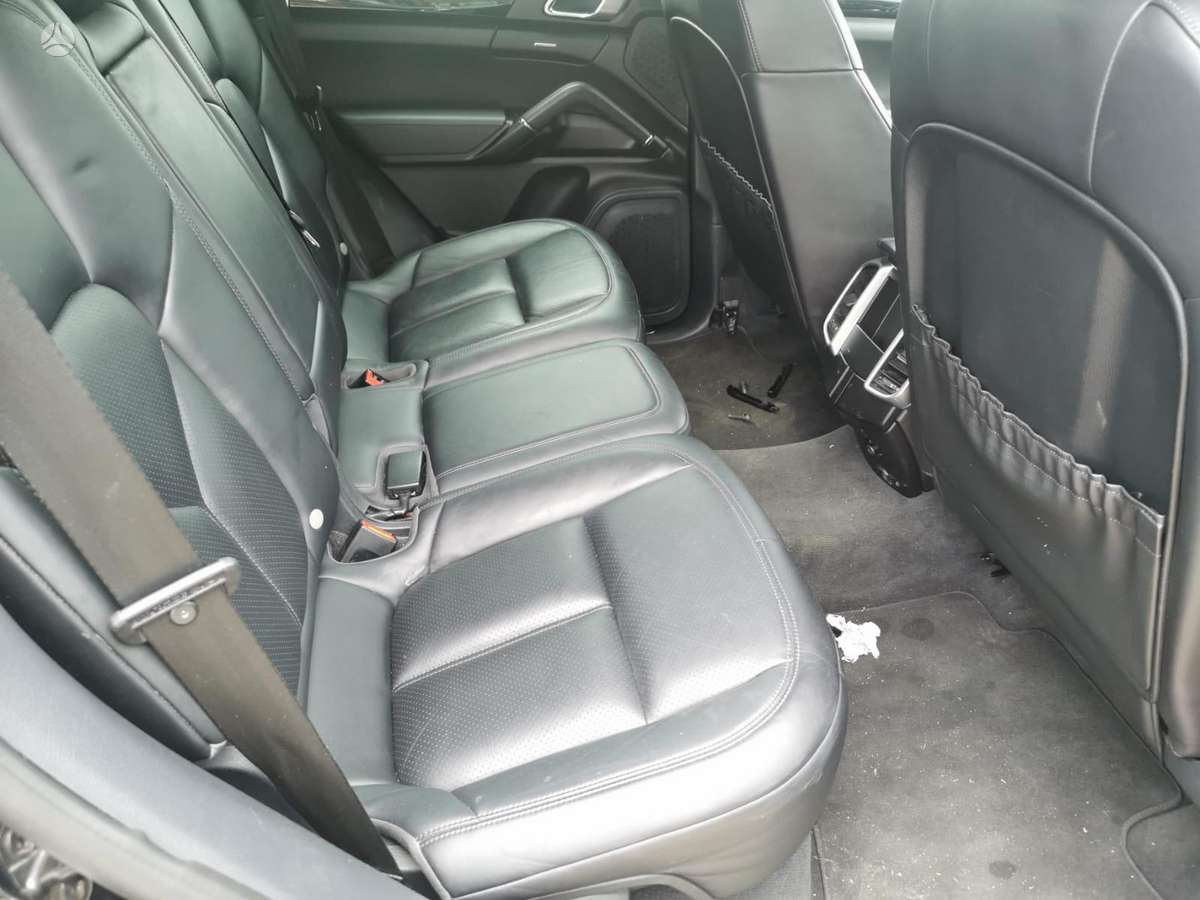 Porsche Cayenne dalimis