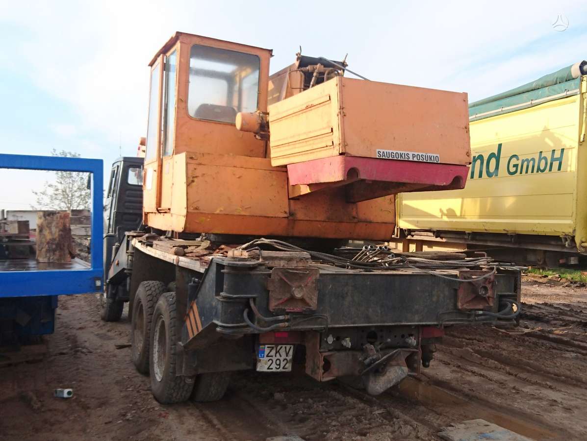 Kamaz 53212, краны