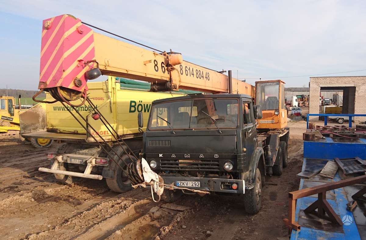 Kamaz 53212, краны