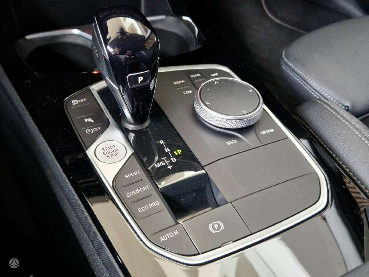 BMW 118, 1.5 l., hatchback