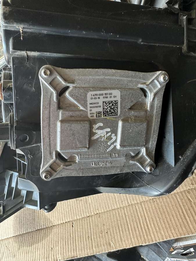 Chrysler Pacifica durys, žibintai