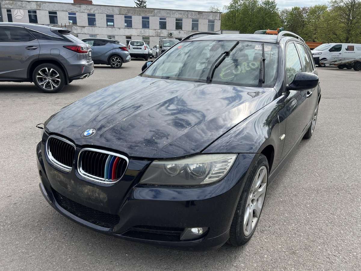 BMW 320 dalimis