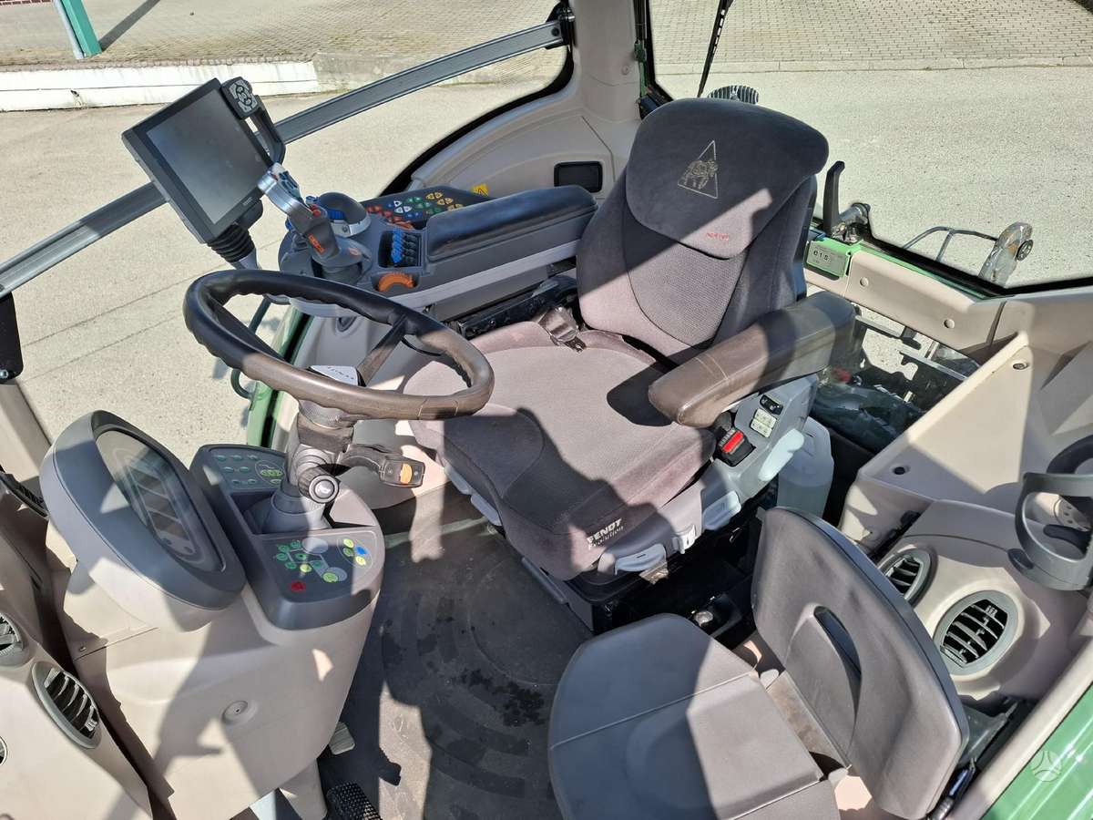 Fendt 828 Vario Profi Plus (new engi, tractors