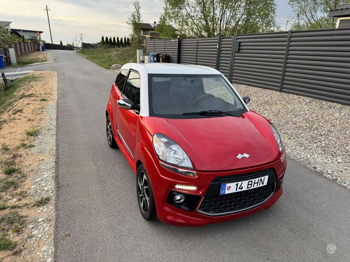 Ligier JS50, hatchback