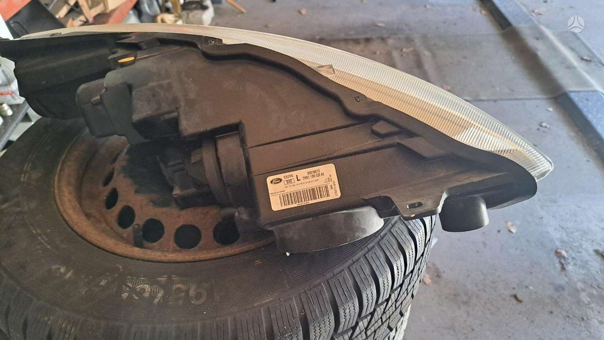 Ford C-MAX žibintai