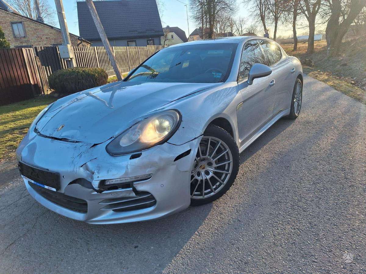 Porsche Panamera Vin ep0aa2a72fl004213