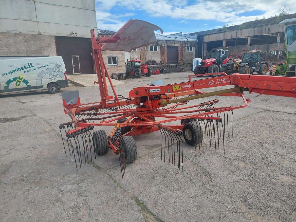 Kuhn GA 7822, rakes