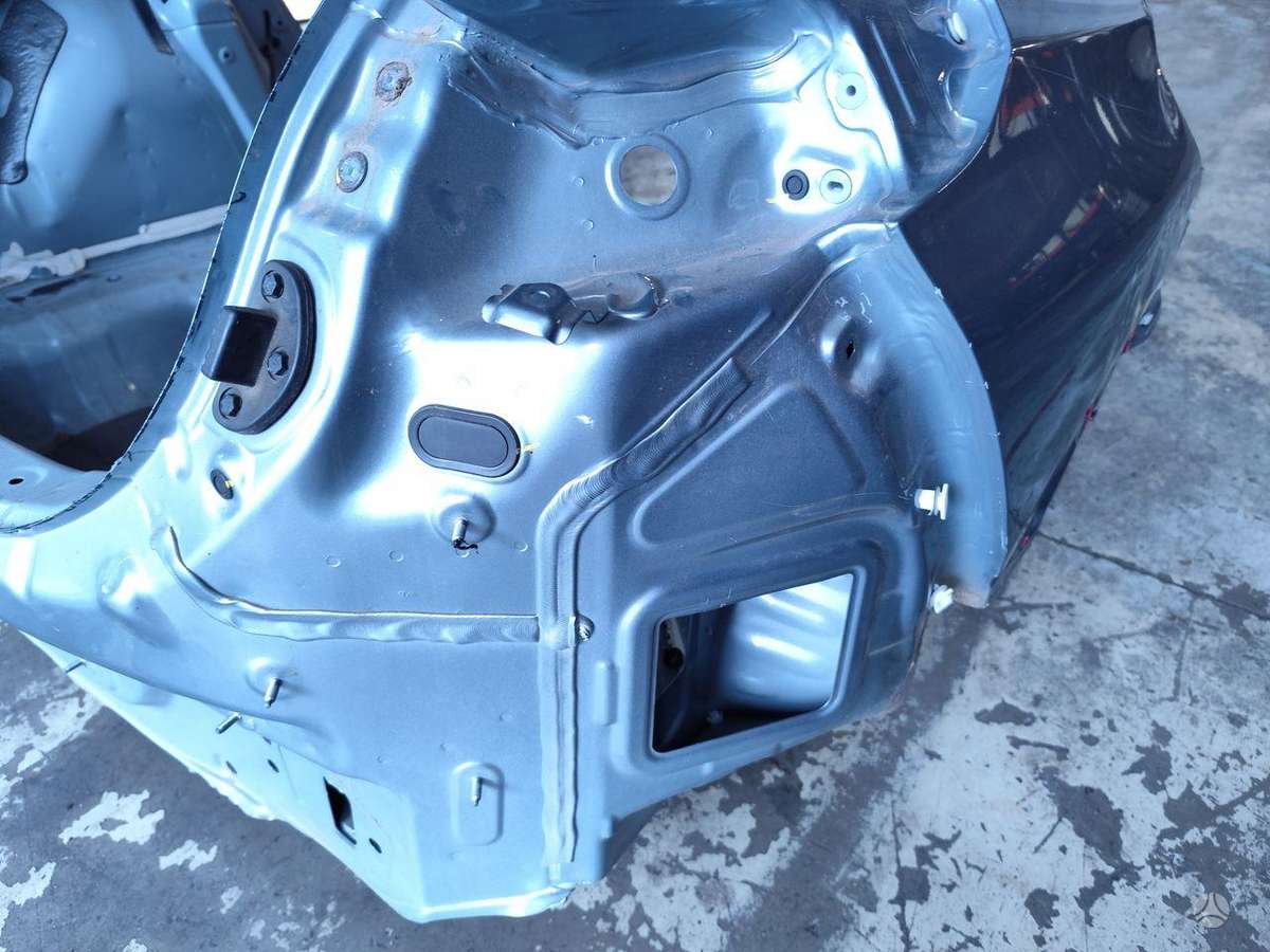 Kia XCeed hood (front, rear)