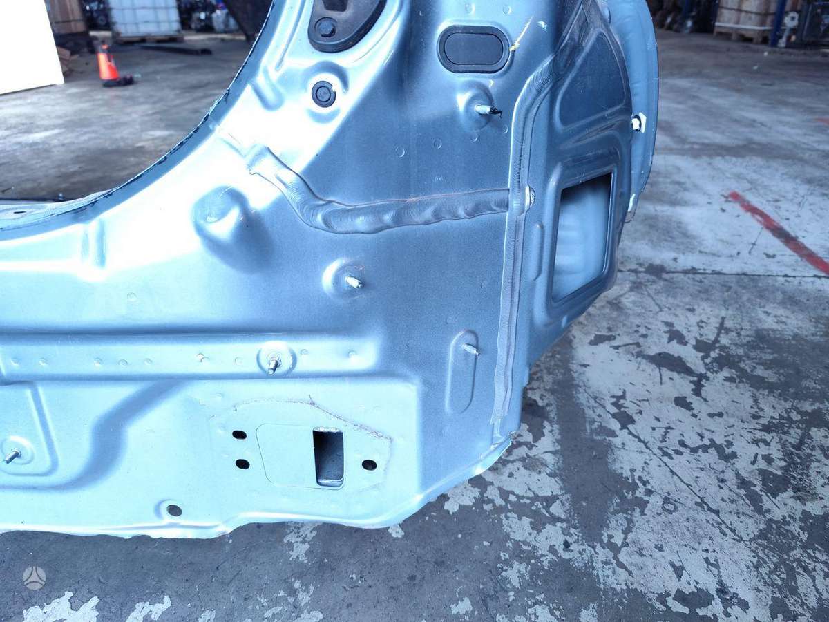 Kia XCeed hood (front, rear)