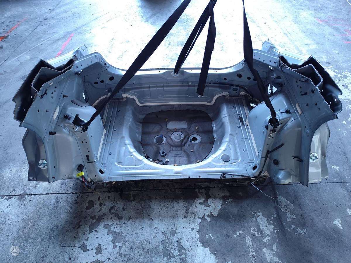 Kia XCeed hood (front, rear)
