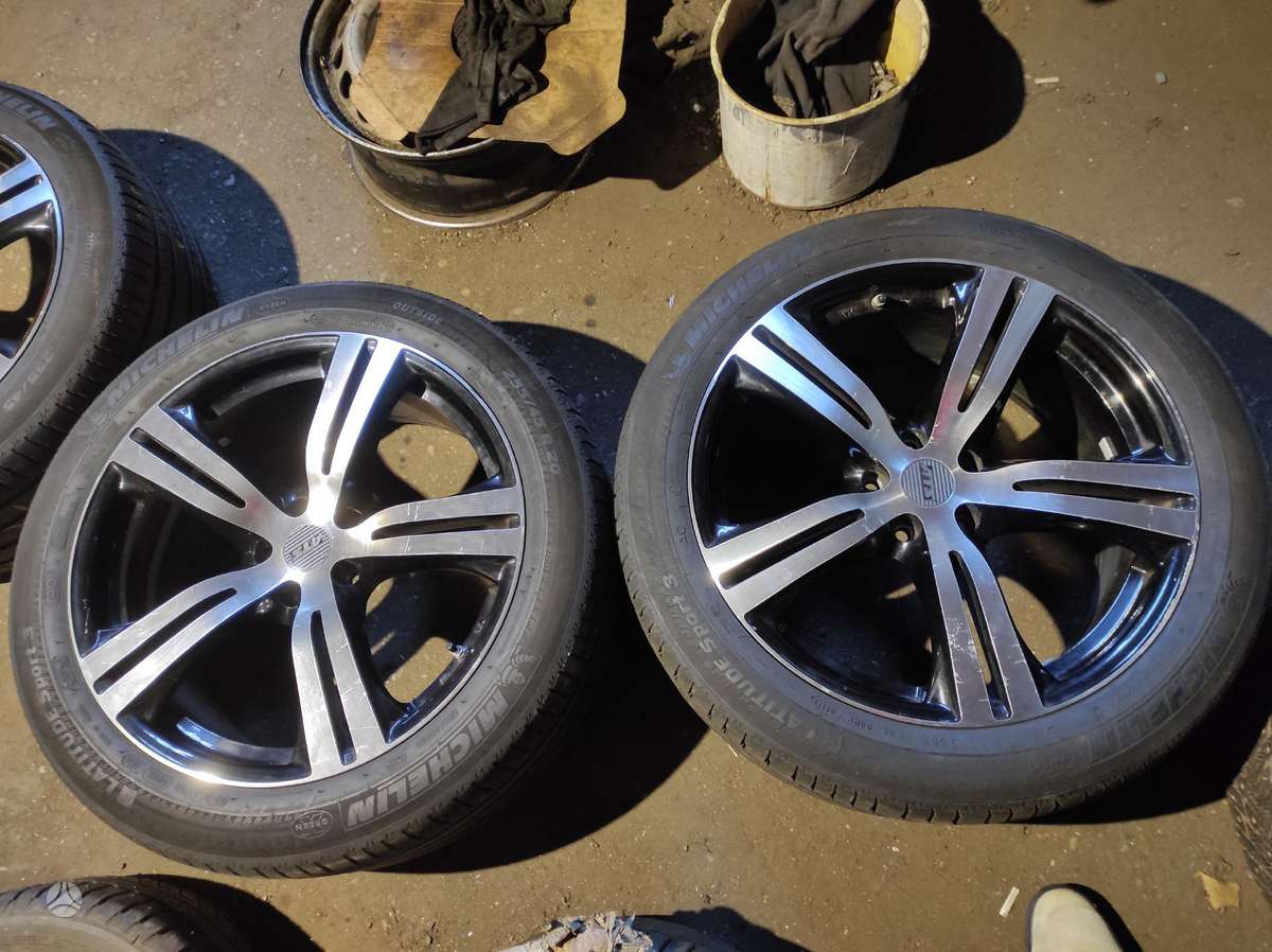 Bridgestone, vasaras 255/45 R20