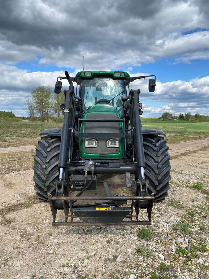 Valtra T130, tractors