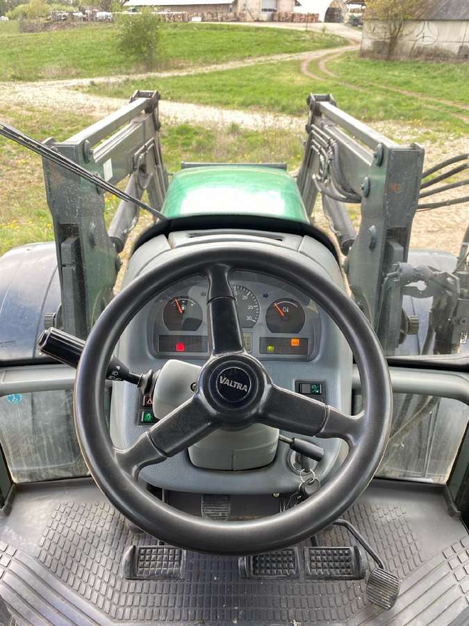 Valtra T130, tractors