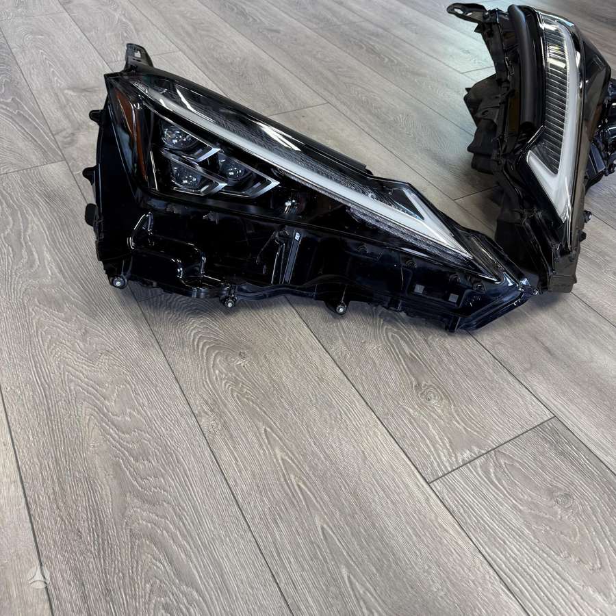 Lexus UX klasė žibintai