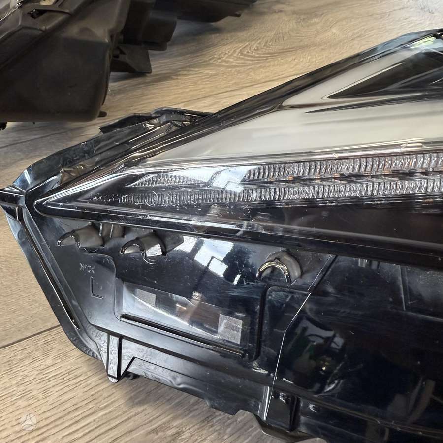 Lexus UX klasė lights