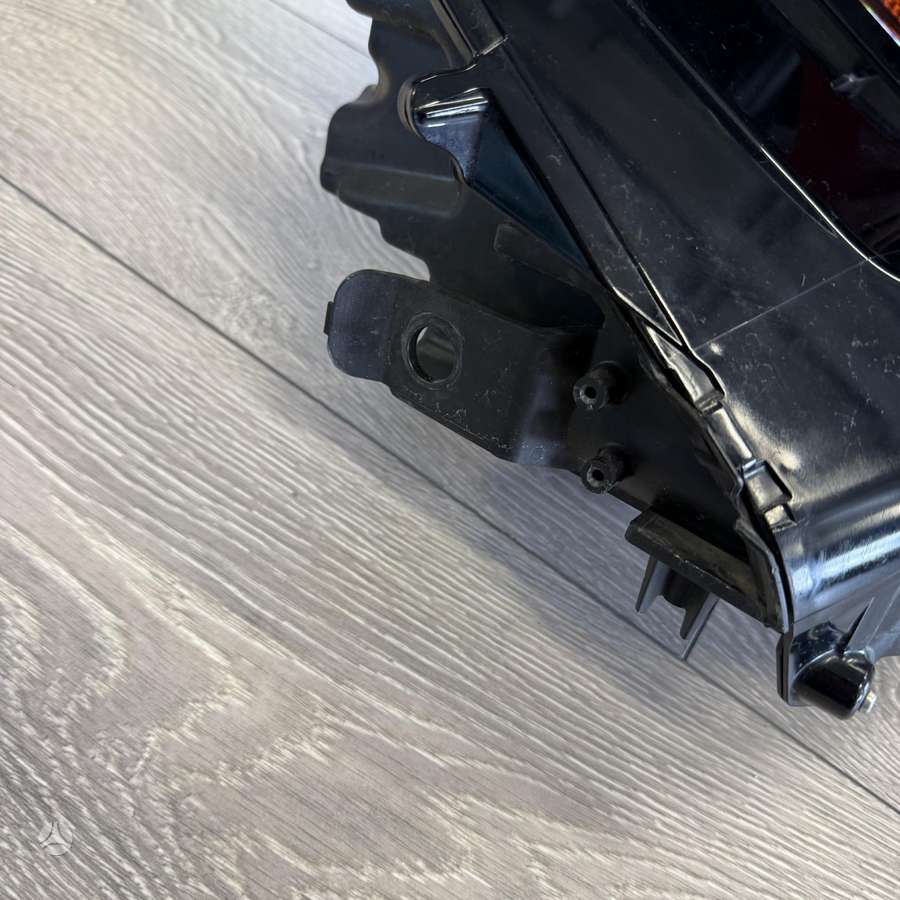 Lexus UX klasė žibintai
